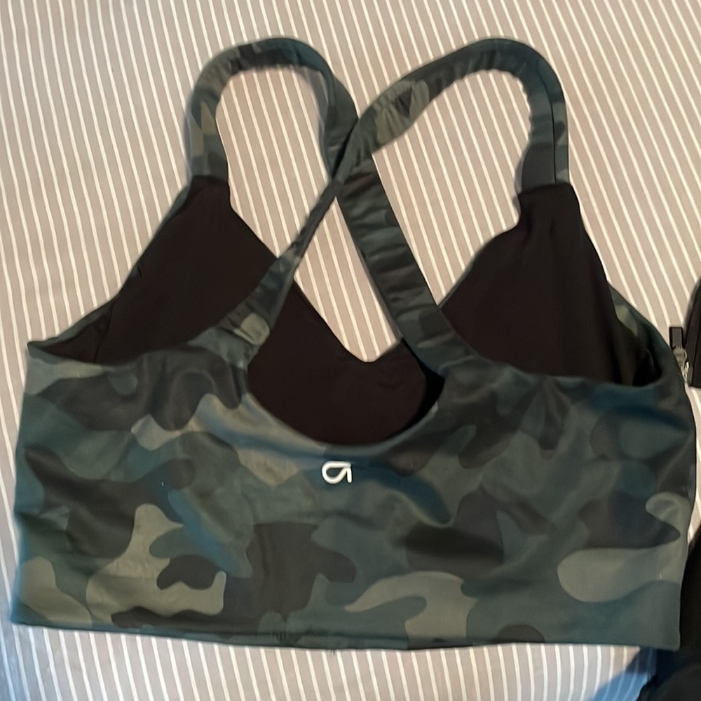 Gap - Picture 2 of 2